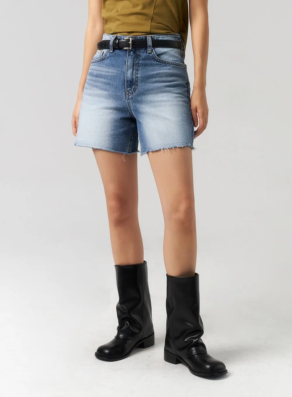 Mid-Wash Denim Shorts CU328